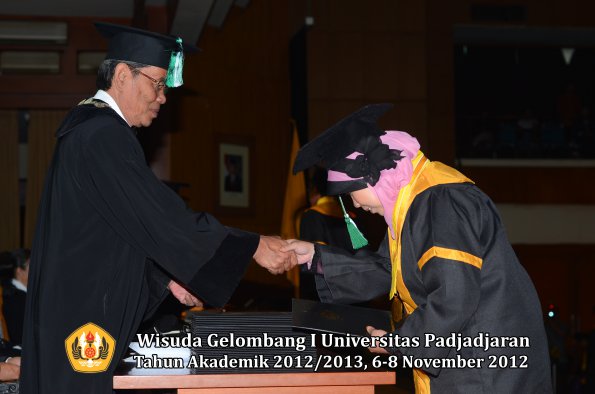 wisuda-unpad-gel-i-ta-2012_2013-fakultas-pertanian-oleh-dekan-109