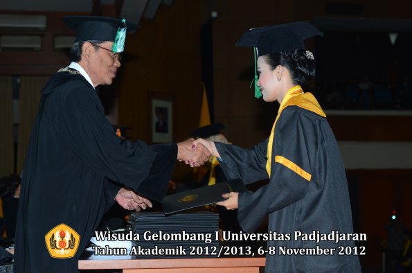 wisuda-unpad-gel-i-ta-2012_2013-fakultas-pertanian-oleh-dekan-113