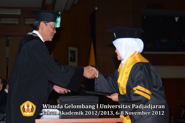 wisuda-unpad-gel-i-ta-2012_2013-fakultas-pertanian-oleh-dekan-116