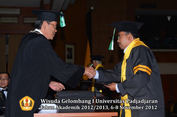 wisuda-unpad-gel-i-ta-2012_2013-fakultas-pertanian-oleh-dekan-117