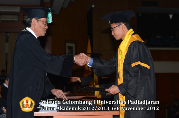 wisuda-unpad-gel-i-ta-2012_2013-fakultas-pertanian-oleh-dekan-118