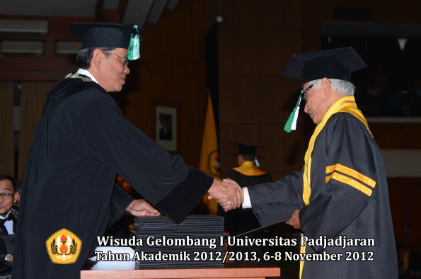 wisuda-unpad-gel-i-ta-2012_2013-fakultas-pertanian-oleh-dekan-119