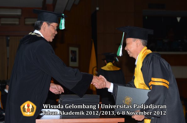 wisuda-unpad-gel-i-ta-2012_2013-fakultas-pertanian-oleh-dekan-120