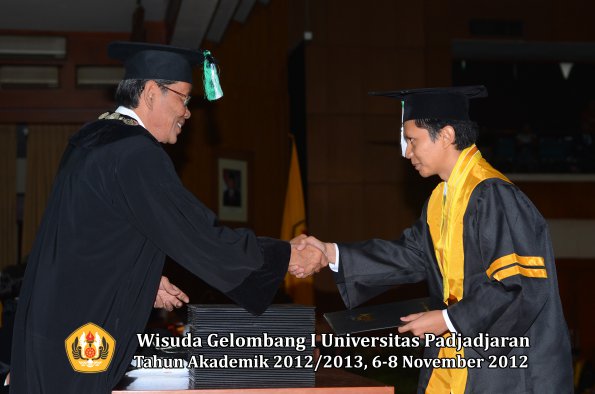 wisuda-unpad-gel-i-ta-2012_2013-fakultas-pertanian-oleh-dekan-124