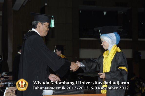 wisuda-unpad-gel-i-ta-2012_2013-fakultas-pertanian-oleh-dekan-125