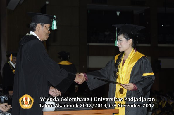 wisuda-unpad-gel-i-ta-2012_2013-fakultas-pertanian-oleh-dekan-126