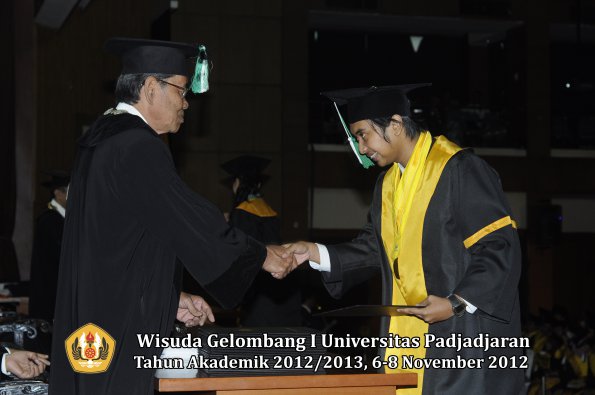 wisuda-unpad-gel-i-ta-2012_2013-fakultas-pertanian-oleh-dekan-127