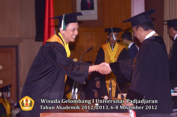 wisuda-unpad-gel-i-ta-2012_2013-fakultas-pertanian-oleh-rektor-032