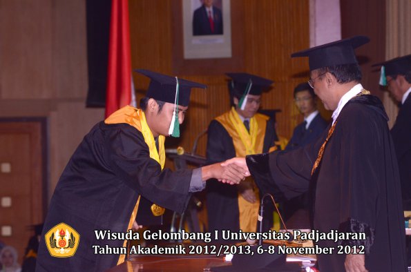 wisuda-unpad-gel-i-ta-2012_2013-fakultas-pertanian-oleh-rektor-043