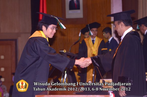 wisuda-unpad-gel-i-ta-2012_2013-fakultas-pertanian-oleh-rektor-044