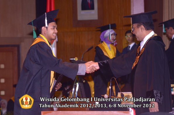 wisuda-unpad-gel-i-ta-2012_2013-fakultas-pertanian-oleh-rektor-046