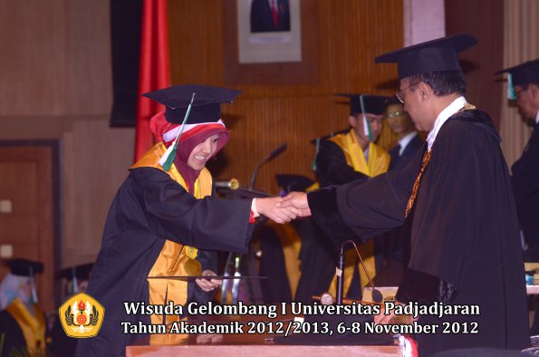 wisuda-unpad-gel-i-ta-2012_2013-fakultas-pertanian-oleh-rektor-048