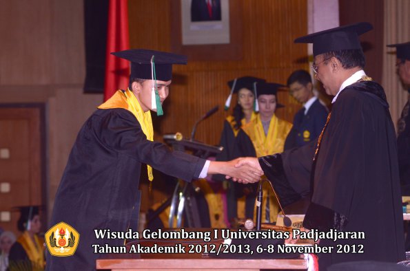 wisuda-unpad-gel-i-ta-2012_2013-fakultas-pertanian-oleh-rektor-049