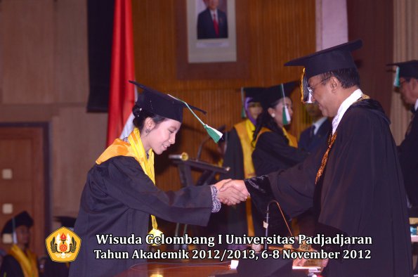 wisuda-unpad-gel-i-ta-2012_2013-fakultas-pertanian-oleh-rektor-050