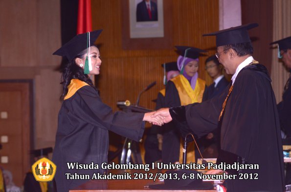 wisuda-unpad-gel-i-ta-2012_2013-fakultas-pertanian-oleh-rektor-051