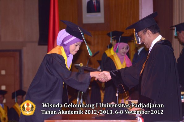 wisuda-unpad-gel-i-ta-2012_2013-fakultas-pertanian-oleh-rektor-052