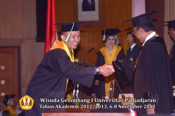 wisuda-unpad-gel-i-ta-2012_2013-fakultas-pertanian-oleh-rektor-054