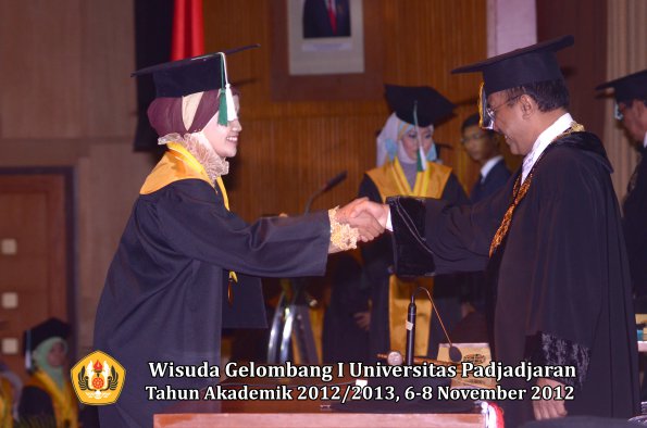 wisuda-unpad-gel-i-ta-2012_2013-fakultas-pertanian-oleh-rektor-055