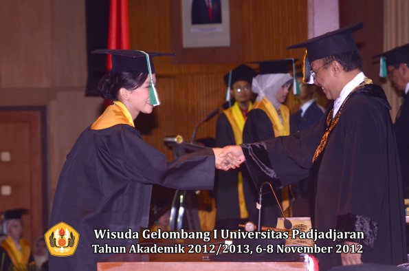 wisuda-unpad-gel-i-ta-2012_2013-fakultas-pertanian-oleh-rektor-057