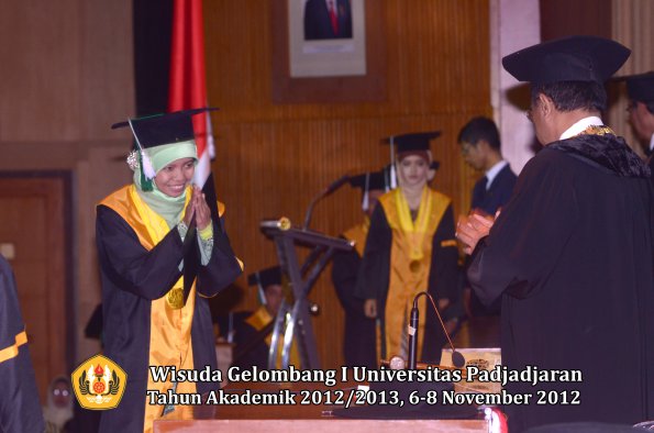 wisuda-unpad-gel-i-ta-2012_2013-fakultas-pertanian-oleh-rektor-063