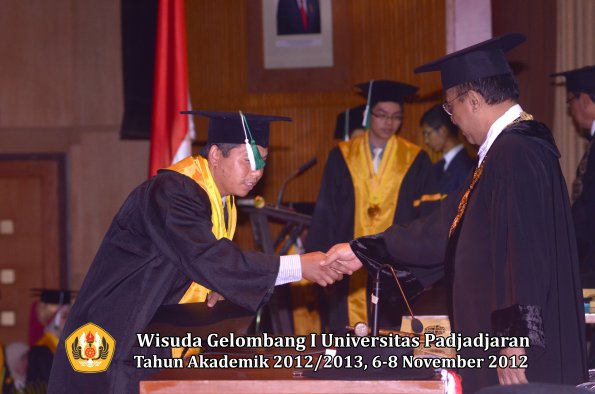 wisuda-unpad-gel-i-ta-2012_2013-fakultas-pertanian-oleh-rektor-067