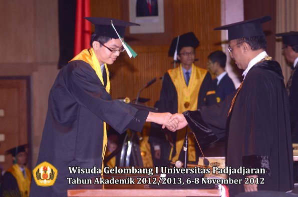 wisuda-unpad-gel-i-ta-2012_2013-fakultas-pertanian-oleh-rektor-068