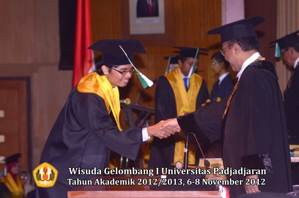 wisuda-unpad-gel-i-ta-2012_2013-fakultas-pertanian-oleh-rektor-075