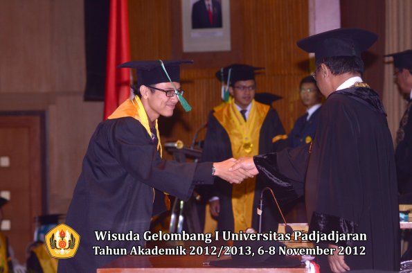 wisuda-unpad-gel-i-ta-2012_2013-fakultas-pertanian-oleh-rektor-103