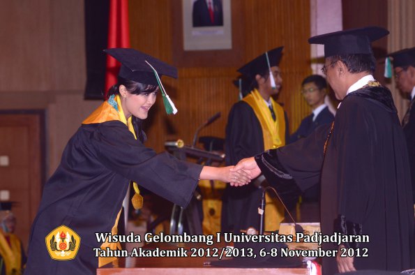 wisuda-unpad-gel-i-ta-2012_2013-fakultas-pertanian-oleh-rektor-107