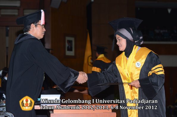 wisuda-unpad-gel-i-ta-2012_2013-program-pascasarjana-oleh-direktur-pascasarjana-069