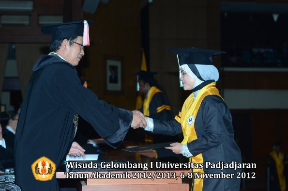 wisuda-unpad-gel-i-ta-2012_2013-program-pascasarjana-oleh-direktur-pascasarjana-133