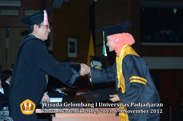 wisuda-unpad-gel-i-ta-2012_2013-program-pascasarjana-oleh-direktur-pascasarjana-134