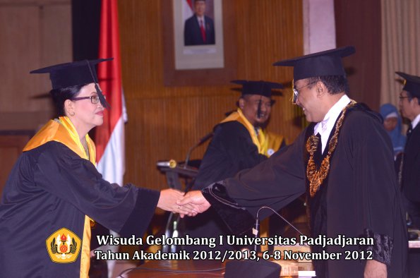 wisuda-unpad-gel-i-ta-2012_2013-program-pascasarjana-oleh-rektor-004