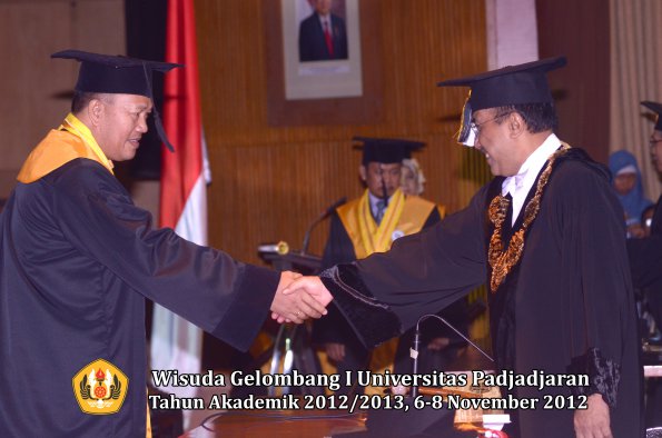 wisuda-unpad-gel-i-ta-2012_2013-program-pascasarjana-oleh-rektor-007