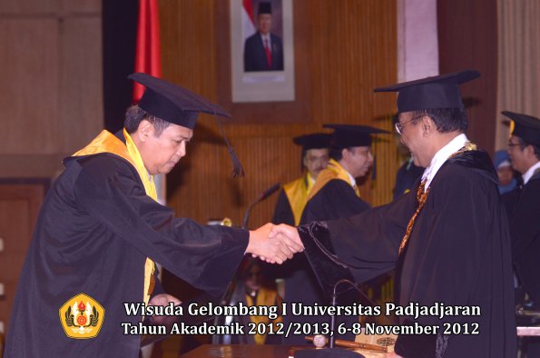 wisuda-unpad-gel-i-ta-2012_2013-program-pascasarjana-oleh-rektor-017