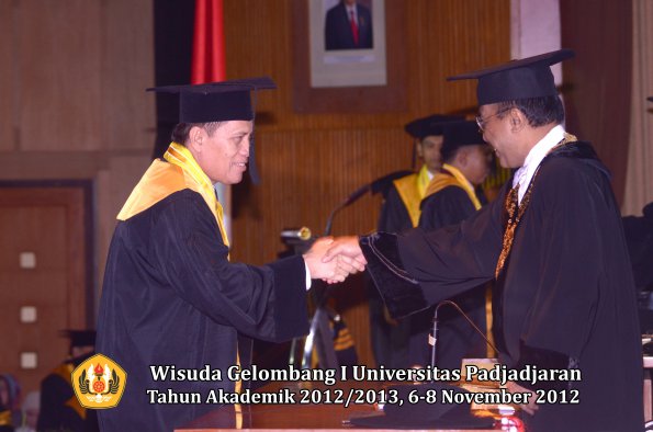 wisuda-unpad-gel-i-ta-2012_2013-program-pascasarjana-oleh-rektor-029