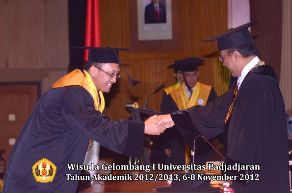 wisuda-unpad-gel-i-ta-2012_2013-program-pascasarjana-oleh-rektor-059