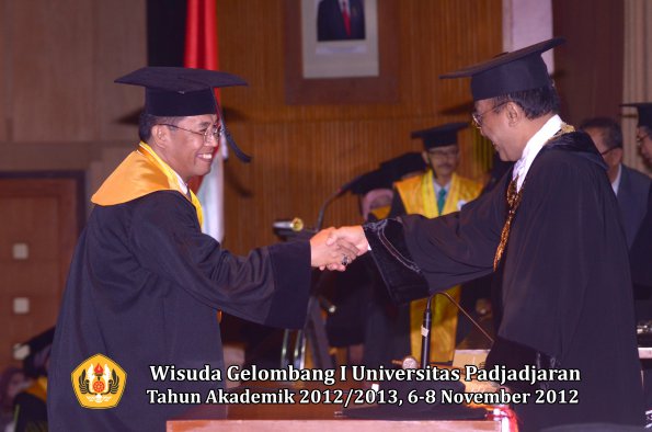 wisuda-unpad-gel-i-ta-2012_2013-program-pascasarjana-oleh-rektor-060