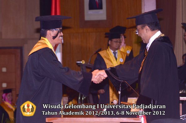 wisuda-unpad-gel-i-ta-2012_2013-program-pascasarjana-oleh-rektor-061