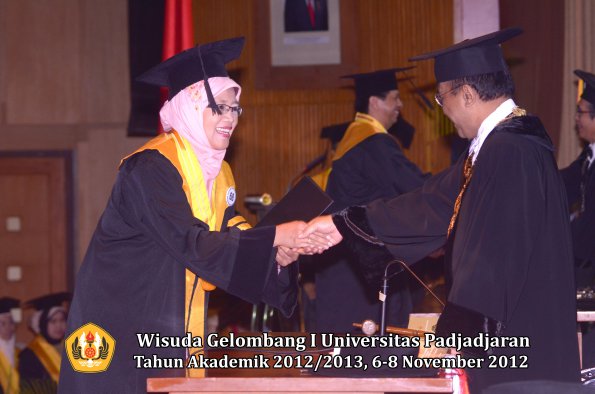 wisuda-unpad-gel-i-ta-2012_2013-program-pascasarjana-oleh-rektor-063