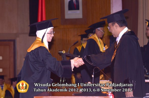 wisuda-unpad-gel-i-ta-2012_2013-program-pascasarjana-oleh-rektor-071