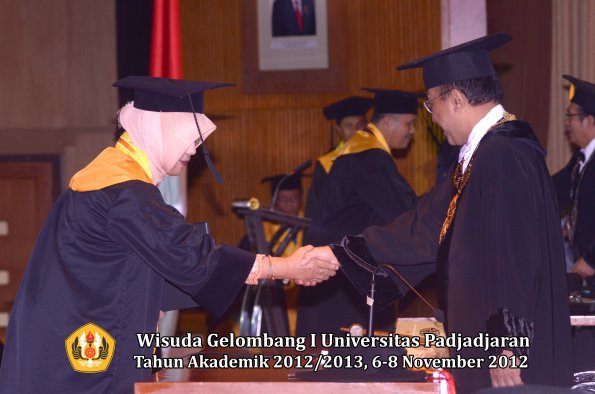 wisuda-unpad-gel-i-ta-2012_2013-program-pascasarjana-oleh-rektor-075