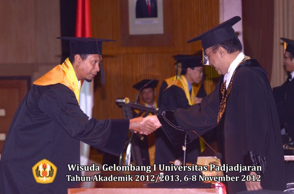 wisuda-unpad-gel-i-ta-2012_2013-program-pascasarjana-oleh-rektor-077