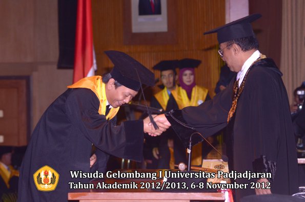 wisuda-unpad-gel-i-ta-2012_2013-program-pascasarjana-oleh-rektor-081
