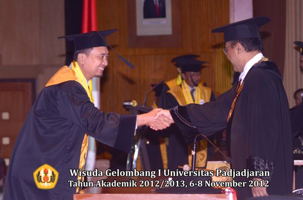wisuda-unpad-gel-i-ta-2012_2013-program-pascasarjana-oleh-rektor-103