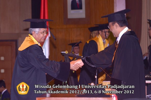 wisuda-unpad-gel-i-ta-2012_2013-program-pascasarjana-oleh-rektor-116