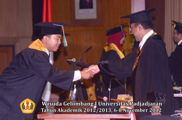 wisuda-unpad-gel-i-ta-2012_2013-program-pascasarjana-oleh-rektor-122