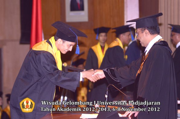 wisuda-unpad-gel-i-ta-2012_2013-fakultas-isip-oleh-rektor-022