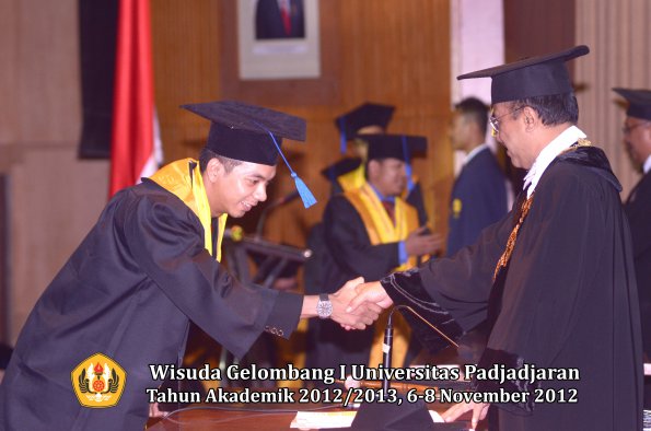 wisuda-unpad-gel-i-ta-2012_2013-fakultas-isip-oleh-rektor-024