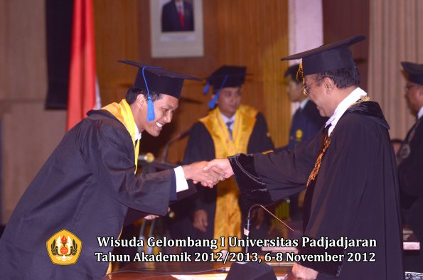 wisuda-unpad-gel-i-ta-2012_2013-fakultas-isip-oleh-rektor-135